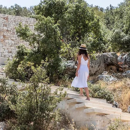 Pera Perou Unspoiled Luxury Agia Efimia